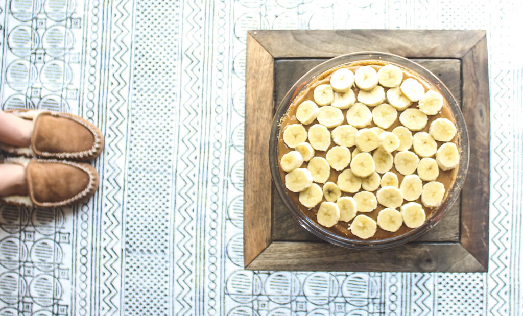 Graham crust, sweetened condensed center and topped with sliced bananas.