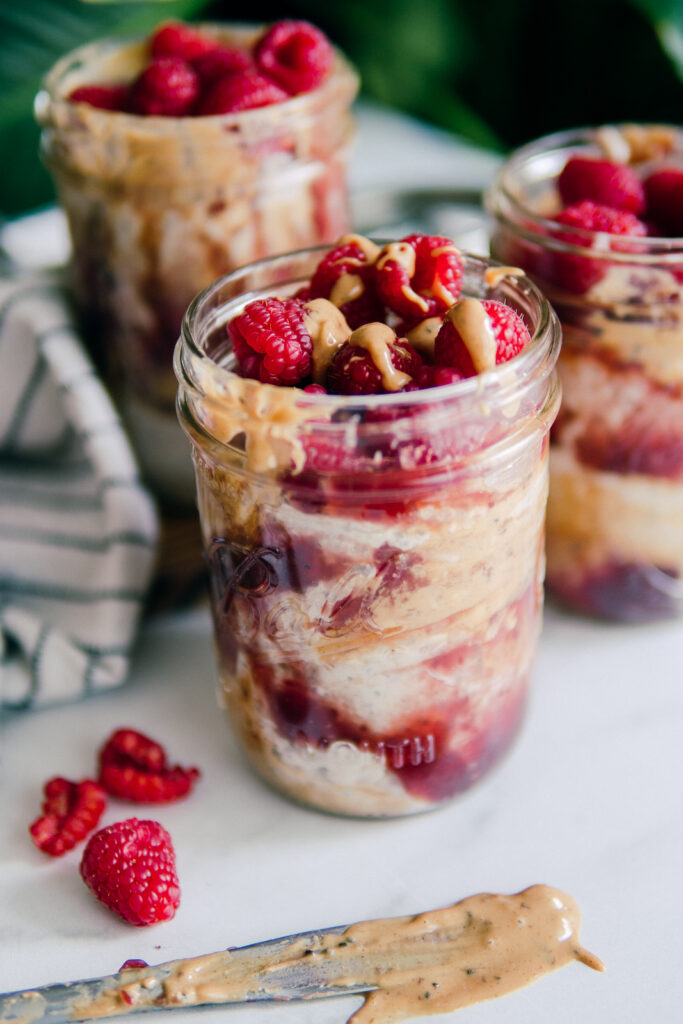 PB&J Overnight Oats in Mason Jars - Feeding The Frasers